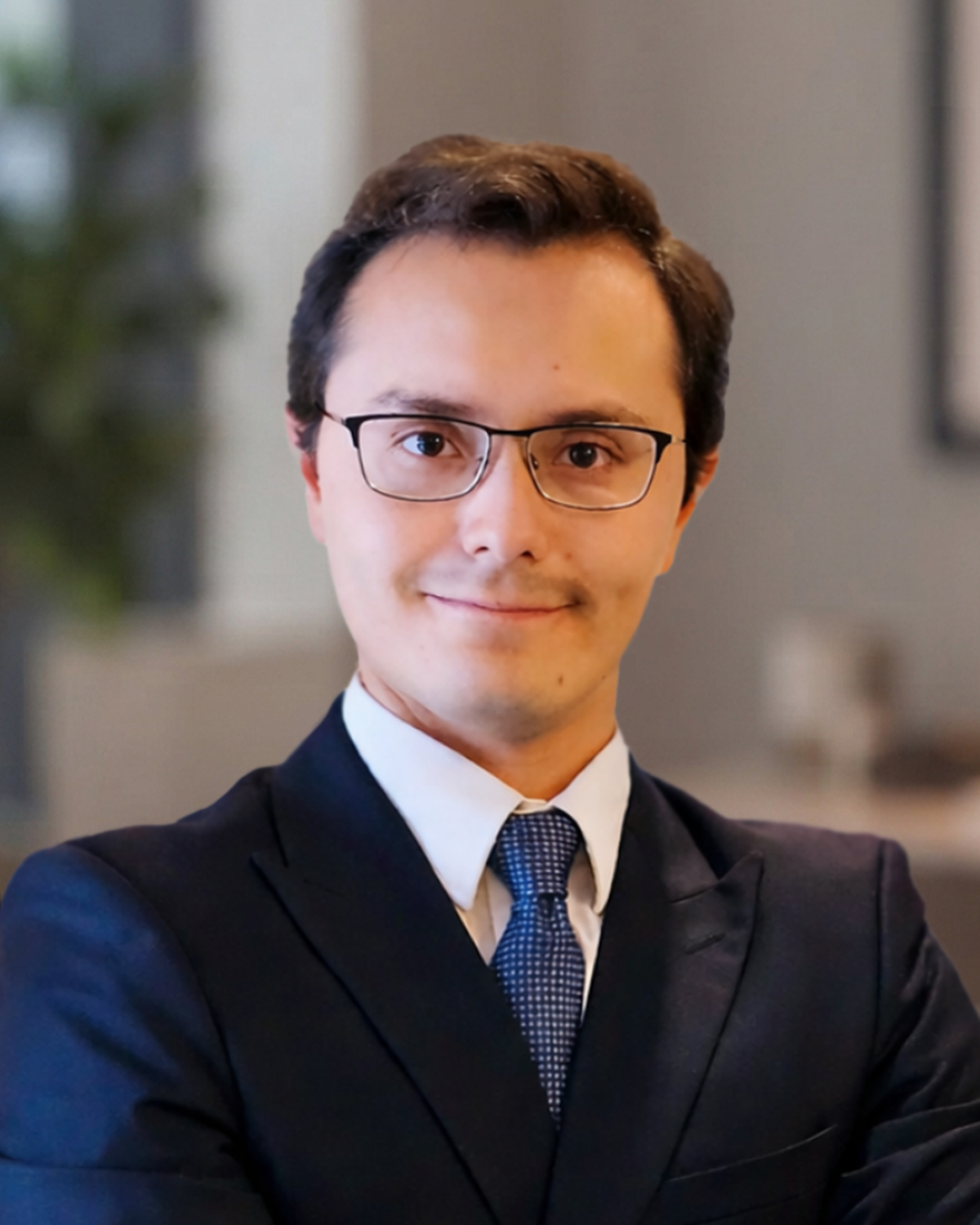 Carlos Garcés<br> <hr> Non-Licensed Attorney Photo